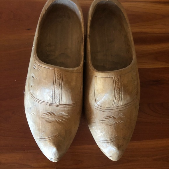 Antique wooden shoes - Picture 6 of 7
